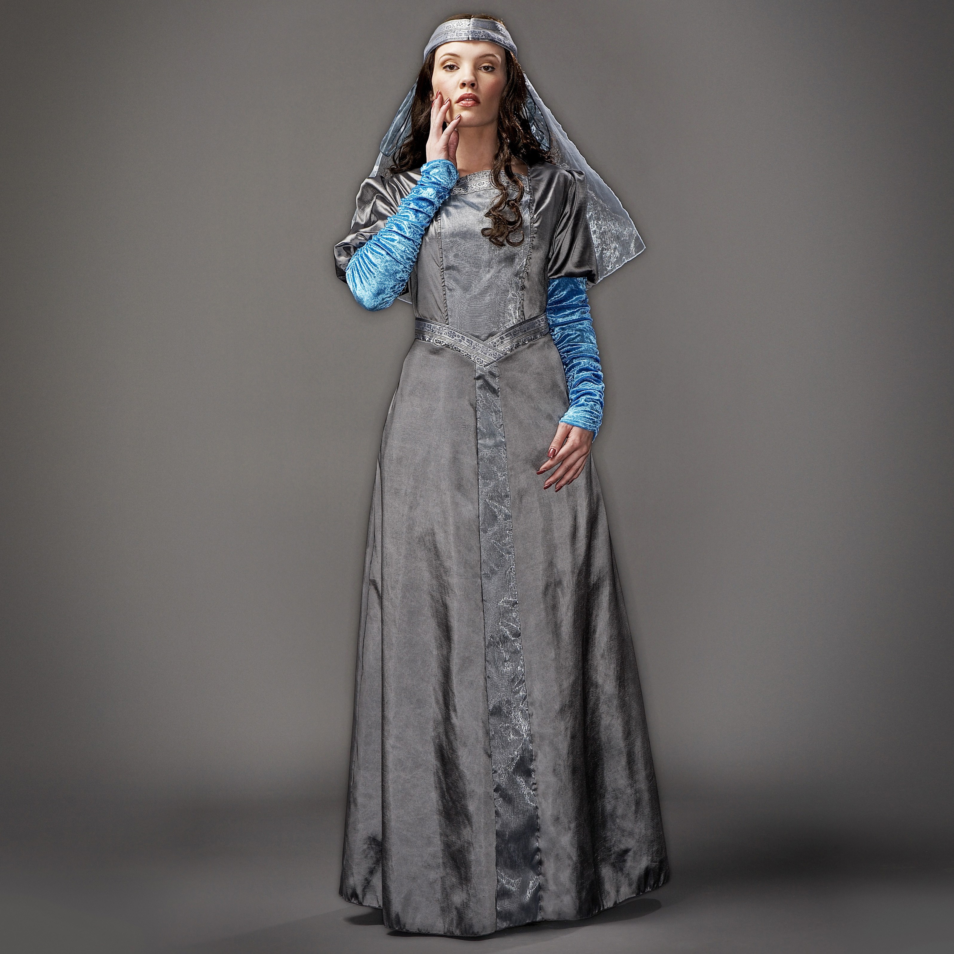 Renaissance Costumes: Reyna Isabella Costume